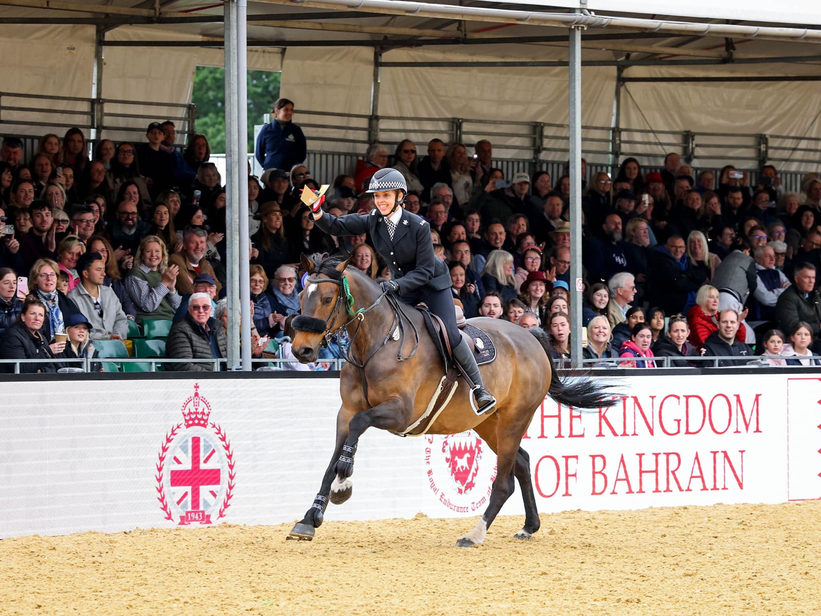 PS Danielle Hughes lap of honour after her individual win